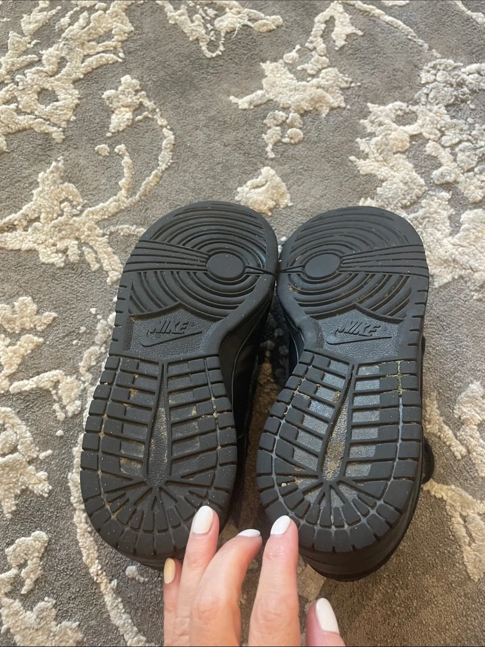 Boy's Nike Black Low-Top Sneakers